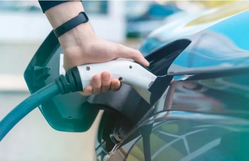 Mobil Listrik vs Mobil Bensin: Mana yang Lebih Ramah Lingkungan?