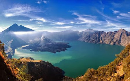 7 Wisata Gunung dengan Pemandangan Terindah di Indonesia, Surganya Para Pendaki