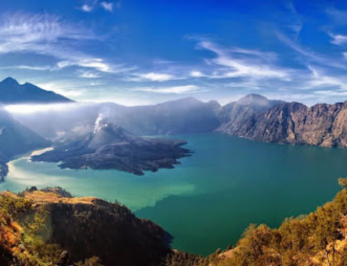7 Wisata Gunung dengan Pemandangan Terindah di Indonesia, Surganya Para Pendaki