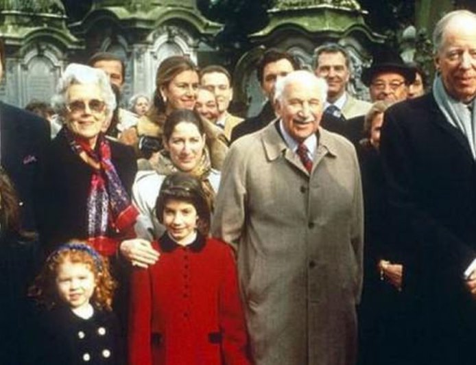 Biografi Keluarga Rothschild: Dinasti Keuangan, Reputasi Digital, dan Refleksi Teori Informasi Modern