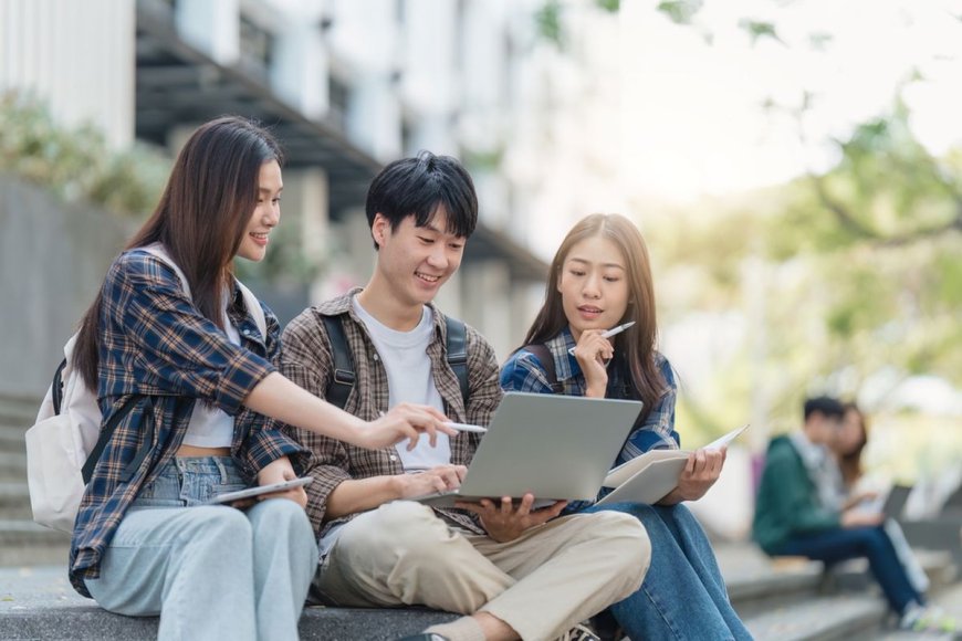 Kuliah vs Kursus Online, Anak Zaman Sekarang Pilih Mana?