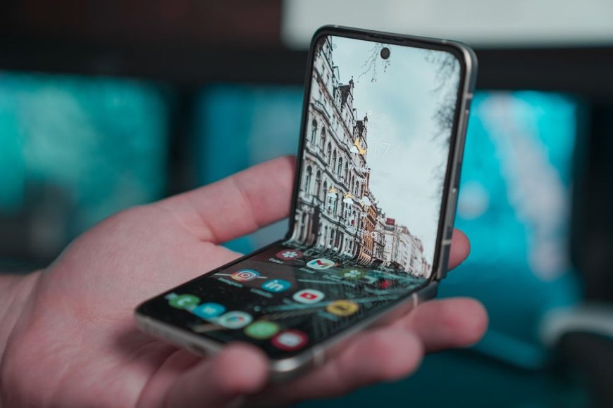Apakah Smartphone Lipat Akan Jadi Tren Baru?